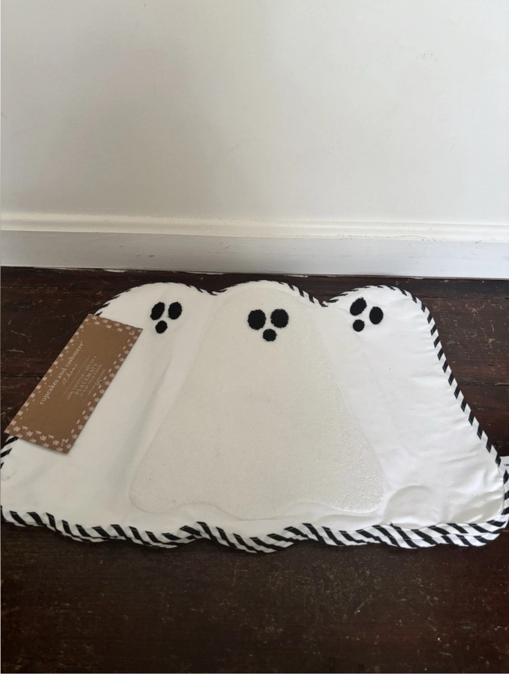 Cupcakes and Cashmere set of 4 ghost placemats White And Black